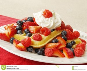 breakfast-waffles-fruit-2495897-1tzdamj-632x518